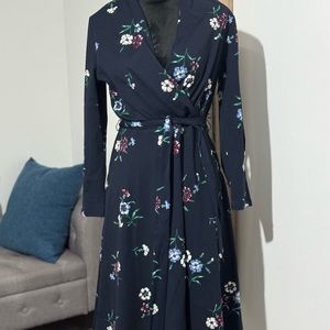 Ann Taylor Factory Navy Blue Floral Knee Length Long Sleeve Wrap Size Large